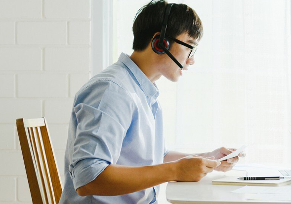 Read more about the article Is There a Right or Perfect Posture for Sitting?